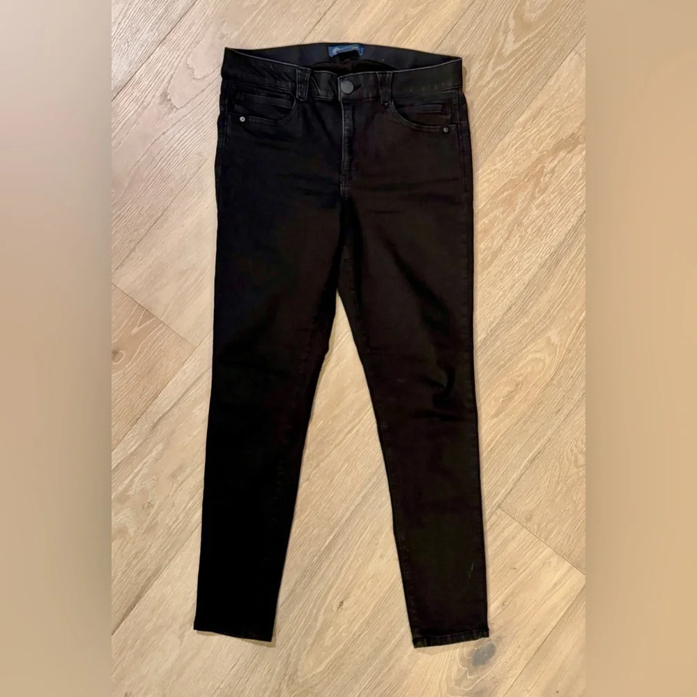 Democracy Women's Black Skinny Jeans - Picture 1 of 3